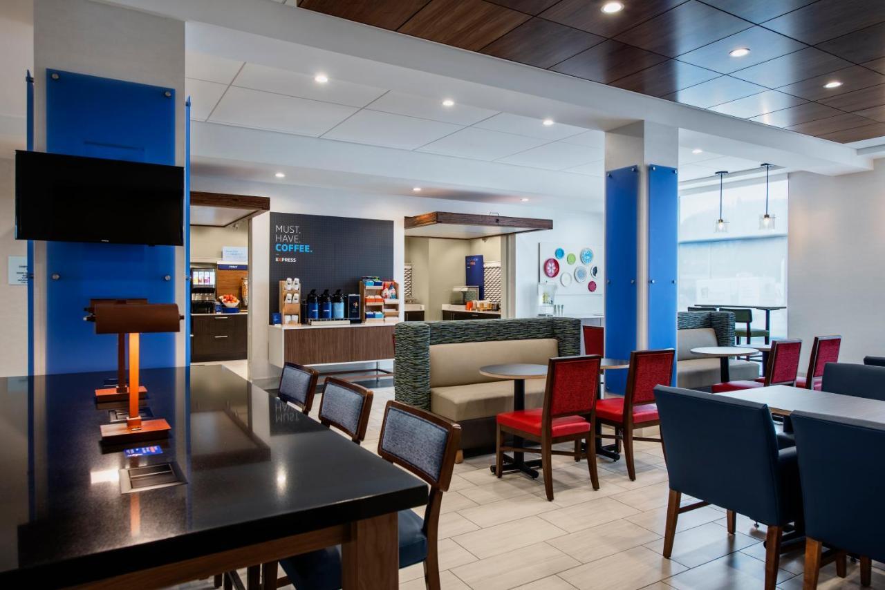 Holiday Inn Express & Suites Kelowna - East By Ihg Extérieur photo